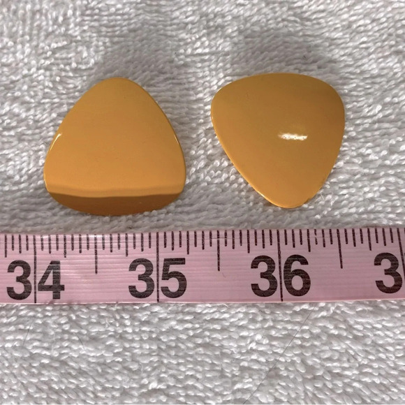 Vintage  Yellow Painted Metal Rounded Triangle Clip On Earrings - Picture 6 of 6